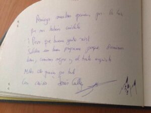 Firma-de-Jesús-Calleja-en-el-libro-de-visitas-de-La-Garganta-800x600