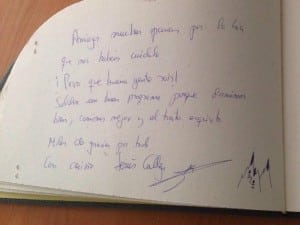 Firma-de-Jesús-Calleja-en-el-libro-de-visitas-de-La-Garganta-800x600